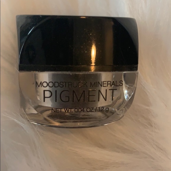 Younique Other - Younique new corrupted pigment new loose eyeshadow